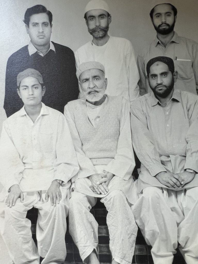 Sain Haji Mohammad Waris with Sain Akbar, Jhamumal and others